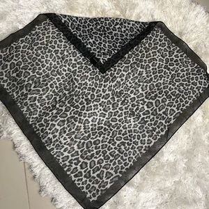 NY&CO Leopard scarf